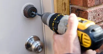 Security Locksmith Services Houston, TX 713-470-0712 Security Locksmith Services Houston, TX 713-470-0712 - 13-Key-Broke-In-Lock